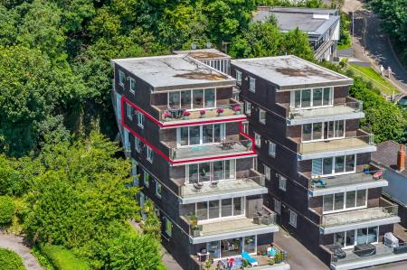 2 bedroom Flat for sale in Links Court, Langland, Swansea, SA3
