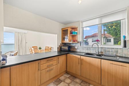 2 bedroom Flat for sale in Links Court, Langland, Swansea, SA3