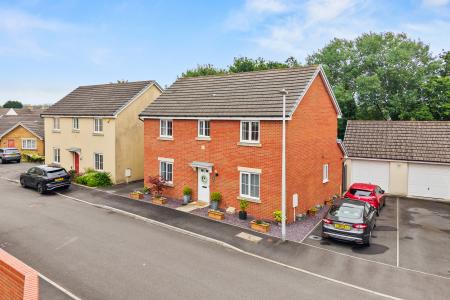 4 bedroom Detached house for sale in Beauchamp Walk, Gorseinon, Swansea, SA4