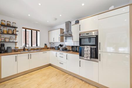 4 bedroom Detached house for sale in Beauchamp Walk, Gorseinon, Swansea, SA4
