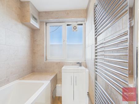 2 bedroom Flat for sale in Brynfield Court, Mumbles, Swansea, SA3