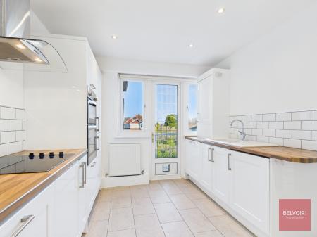 2 bedroom Flat for sale in Brynfield Court, Mumbles, Swansea, SA3