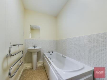 2 bedroom Flat for sale in Clayton Drive, Pontarddulais, Swansea, SA4