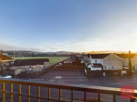 2 bedroom Flat for sale in Clayton Drive, Pontarddulais, Swansea, SA4