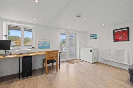 4 bedroom Semi-detached house for sale in Glen Road, West Cross, Swansea, SA3