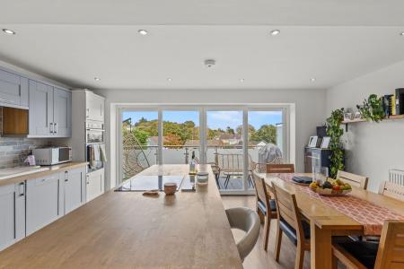 4 bedroom Semi-detached house for sale in Glen Road, West Cross, Swansea, SA3