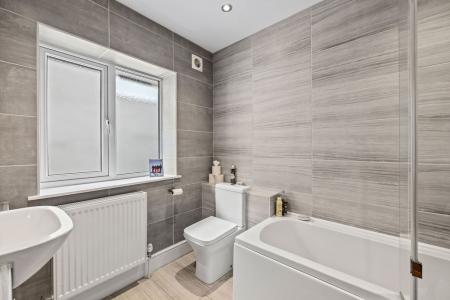4 bedroom Semi-detached house for sale in Glen Road, West Cross, Swansea, SA3