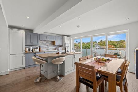 4 bedroom Semi-detached house for sale in Glen Road, West Cross, Swansea, SA3