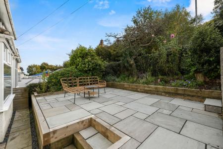 4 bedroom Semi-detached house for sale in Glen Road, West Cross, Swansea, SA3