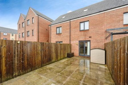 3 bedroom Terraced House for sale in Golwg Y Garreg, Swansea, SA1