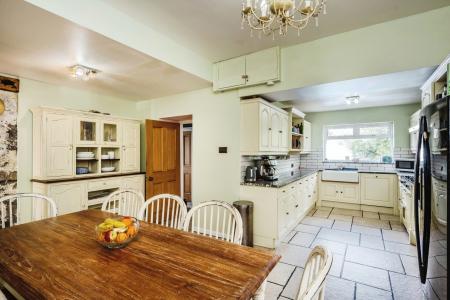 4 bedroom Detached house for sale in Oldway, Bishopston, Swansea, SA3