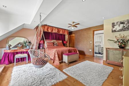 4 bedroom Detached house for sale in Pentredwr Road, Llansamlet, Swansea, SA7