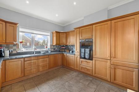 5 bedroom Semi-detached house for sale in Queens Road, Sketty, Swansea, SA2