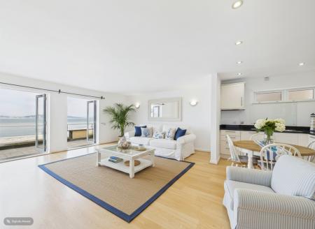 2 bedroom Flat for sale in The Boathouse, Mumbles Road, Mumbles, Swansea, SA3