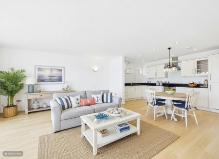 2 bedroom Flat for sale in The Boathouse, Mumbles Road, Mumbles, Swansea, SA3