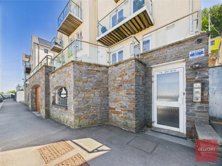 2 bedroom Flat for sale in The Boathouse, Mumbles Road, Mumbles, Swansea, SA3