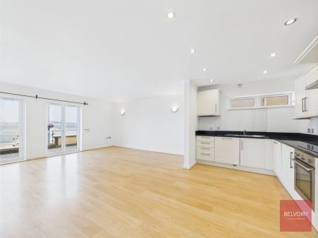 2 bedroom Flat for sale in The Boathouse, Mumbles Road, Mumbles, Swansea, SA3