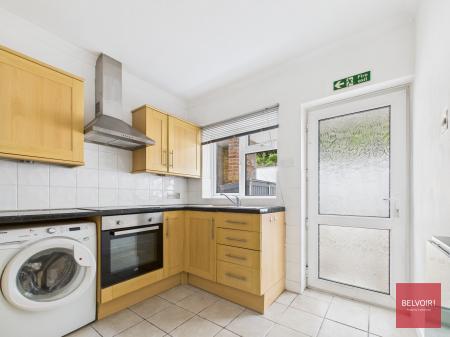 1 bedroom Flat for sale in Vanewood Court, Plunch Lane, Mumbles, Swansea, SA3