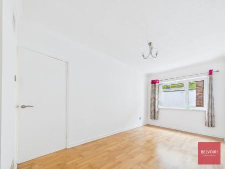 1 bedroom Flat for sale in Vanewood Court, Plunch Lane, Mumbles, Swansea, SA3