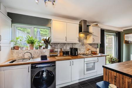 3 bedroom End of terrace house for sale in Whitethorn Place, Sketty, Swansea, SA2