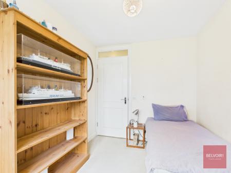 2 bedroom Flat for sale in Willow Court, Swansea, SA3