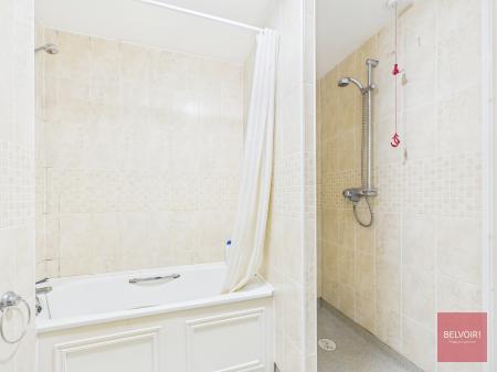 2 bedroom Flat for sale in Willow Court, Swansea, SA3