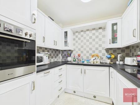 2 bedroom Flat for sale in Willow Court, Swansea, SA3