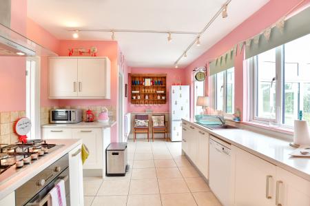 3 bedroom Detached house to let in Beaufort Close, Langland, Swansea, SA3