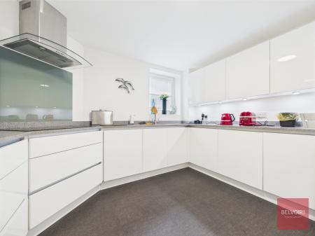 2 bedroom Flat to let in Caswell Bay Court, Caswell Road, Caswell, Swansea, SA3