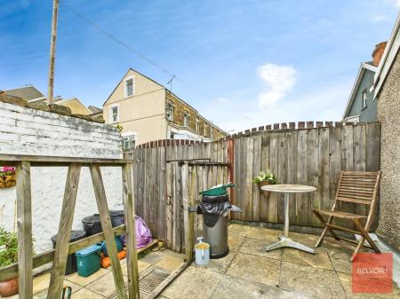 1 bedroom Studio flat to let in York House, Constitution Hill, Uplands, Swansea, SA1