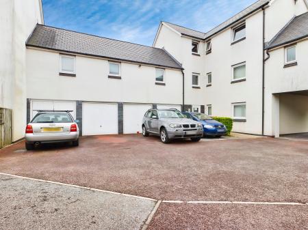 2 bedroom Flat for sale in Phoebe Road, Pentrechwyth, Swansea, SA1