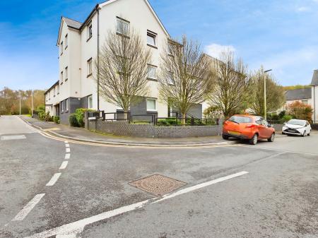 2 bedroom Flat for sale in Phoebe Road, Pentrechwyth, Swansea, SA1