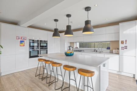 6 bedroom Detached house for sale in Whitestone Close, Mayals, Swansea, SA3