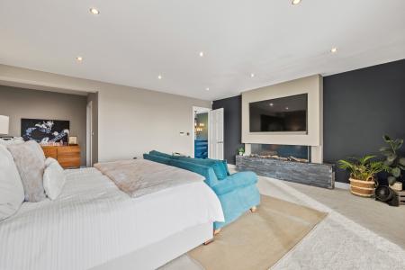 6 bedroom Detached house for sale in Whitestone Close, Mayals, Swansea, SA3