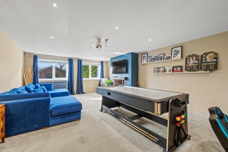 6 bedroom Detached house for sale in Whitestone Close, Mayals, Swansea, SA3