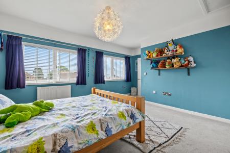 6 bedroom Detached house for sale in Whitestone Close, Mayals, Swansea, SA3