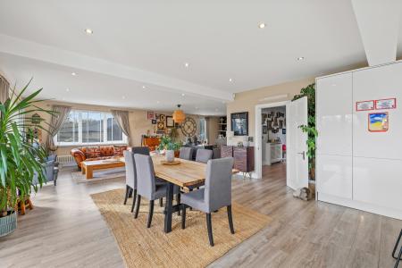 6 bedroom Detached house for sale in Whitestone Close, Mayals, Swansea, SA3