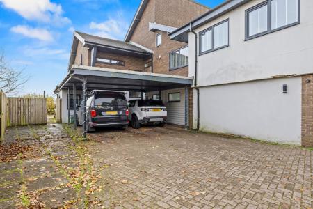 6 bedroom Detached house for sale in Whitestone Close, Mayals, Swansea, SA3