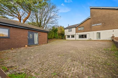 6 bedroom Detached house for sale in Whitestone Close, Mayals, Swansea, SA3