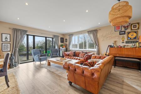 6 bedroom Detached house for sale in Whitestone Close, Mayals, Swansea, SA3