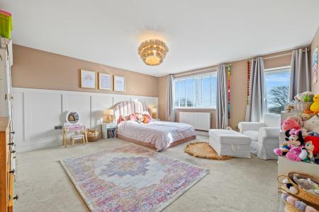 6 bedroom Detached house for sale in Whitestone Close, Mayals, Swansea, SA3