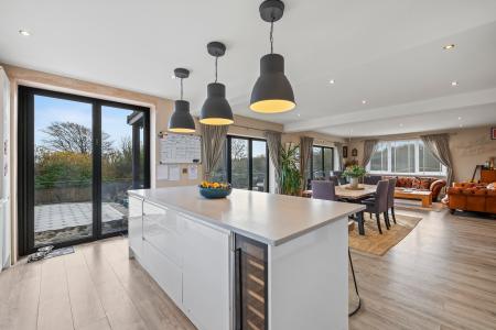 6 bedroom Detached house for sale in Whitestone Close, Mayals, Swansea, SA3