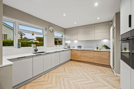 4 bedroom Detached house for sale in Woollacott Drive, Newton, Swansea, SA3