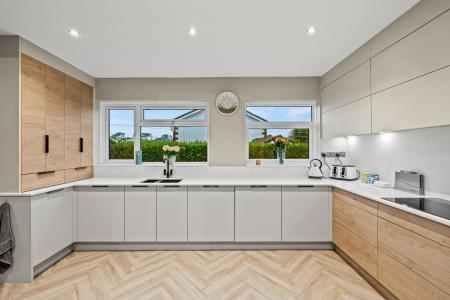 4 bedroom Detached house for sale in Woollacott Drive, Newton, Swansea, SA3