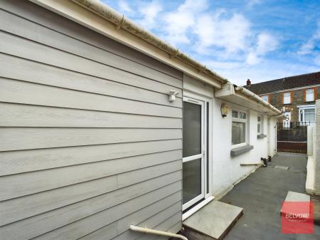 3 bedroom Bungalow to let in Short Street, Mount Pleasant, Swansea, SA1