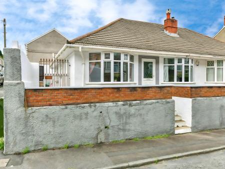 3 bedroom Bungalow to let in Short Street, Mount Pleasant, Swansea, SA1