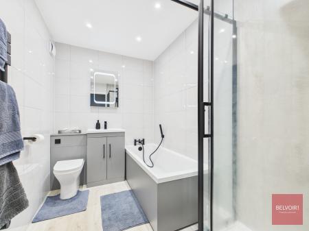 2 bedroom Flat for sale in Roman Court, Swansea, SA3