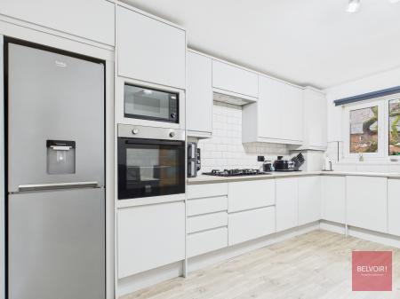 2 bedroom Flat for sale in Roman Court, Swansea, SA3