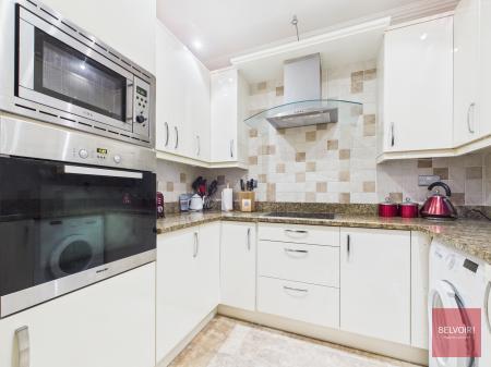 2 bedroom Flat for sale in Langland Bay Manor, Langland, Swansea, SA3