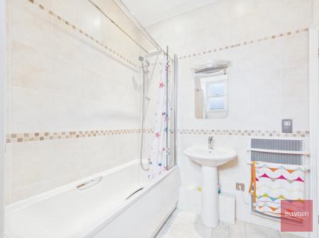 2 bedroom Flat for sale in Langland Bay Manor, Langland, Swansea, SA3